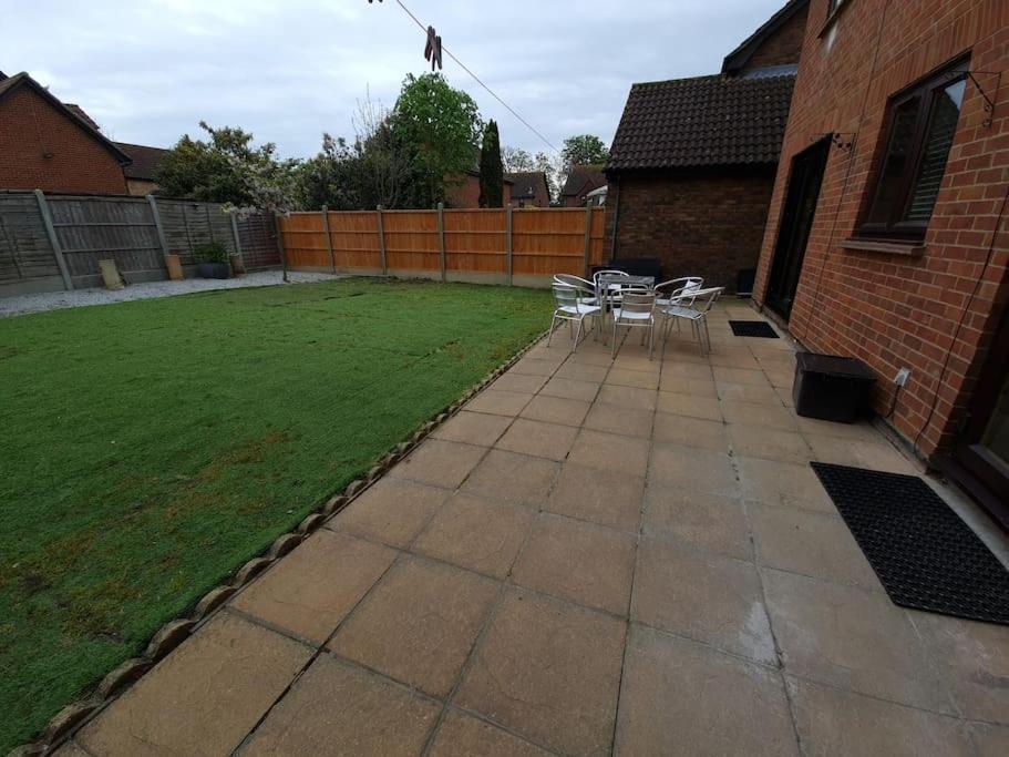 London Luxury 6 Bedroom Family House Sleeps 12 People Parking For 4 Cars Close To Tube. Chigwell Exterior foto