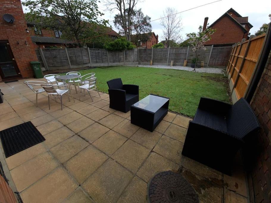 London Luxury 6 Bedroom Family House Sleeps 12 People Parking For 4 Cars Close To Tube. Chigwell Exterior foto