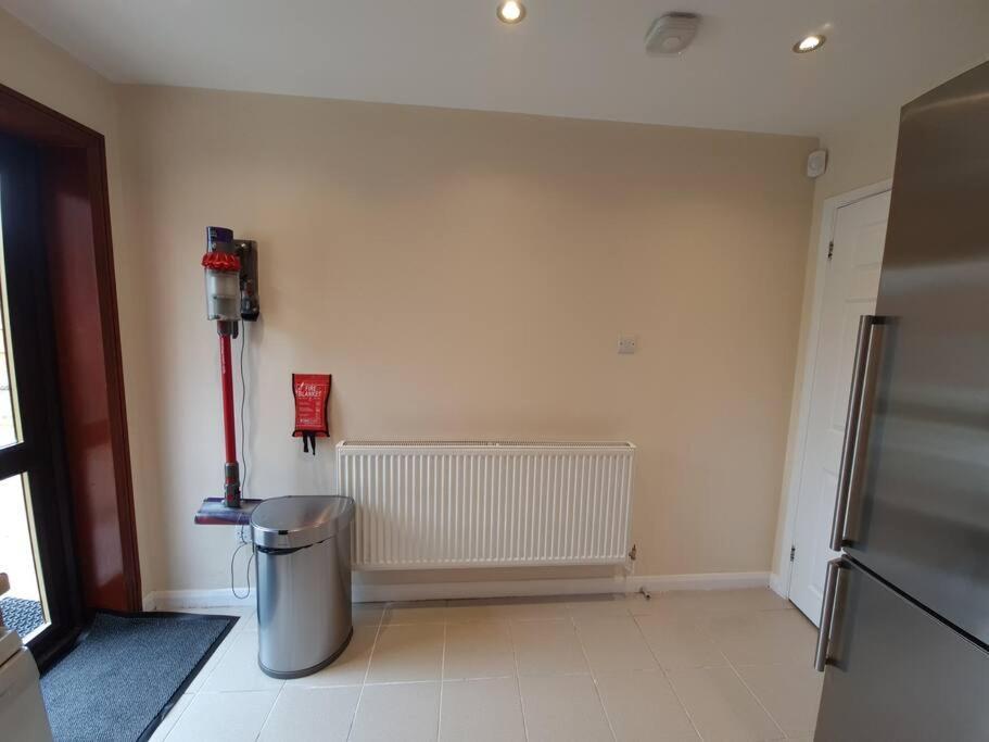London Luxury 6 Bedroom Family House Sleeps 12 People Parking For 4 Cars Close To Tube. Chigwell Exterior foto