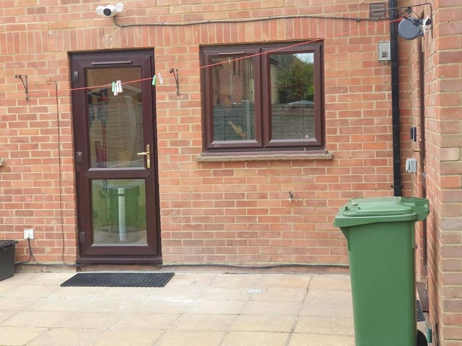London Luxury 6 Bedroom Family House Sleeps 12 People Parking For 4 Cars Close To Tube. Chigwell Exterior foto