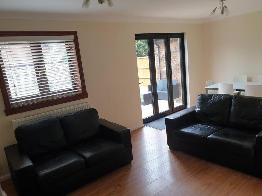 London Luxury 6 Bedroom Family House Sleeps 12 People Parking For 4 Cars Close To Tube. Chigwell Exterior foto
