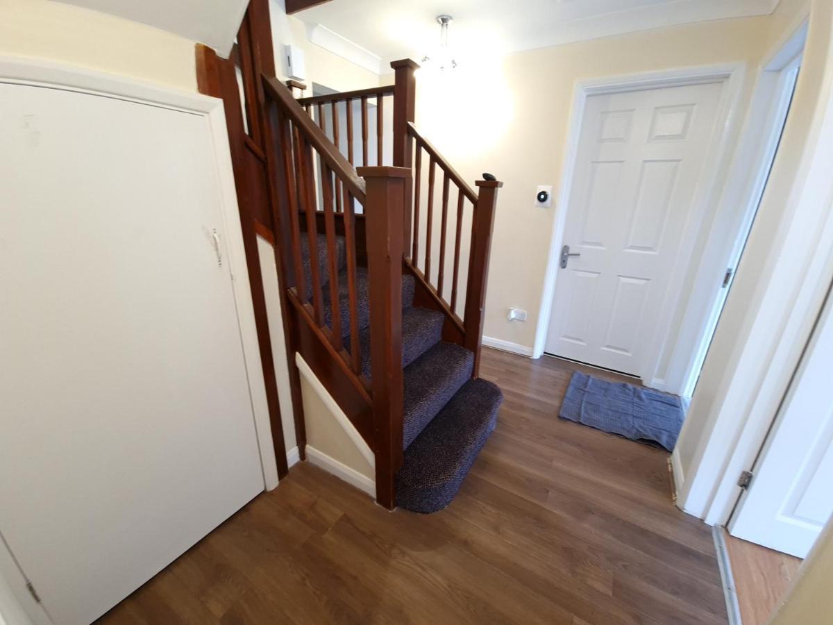 London Luxury 6 Bedroom Family House Sleeps 12 People Parking For 4 Cars Close To Tube. Chigwell Exterior foto