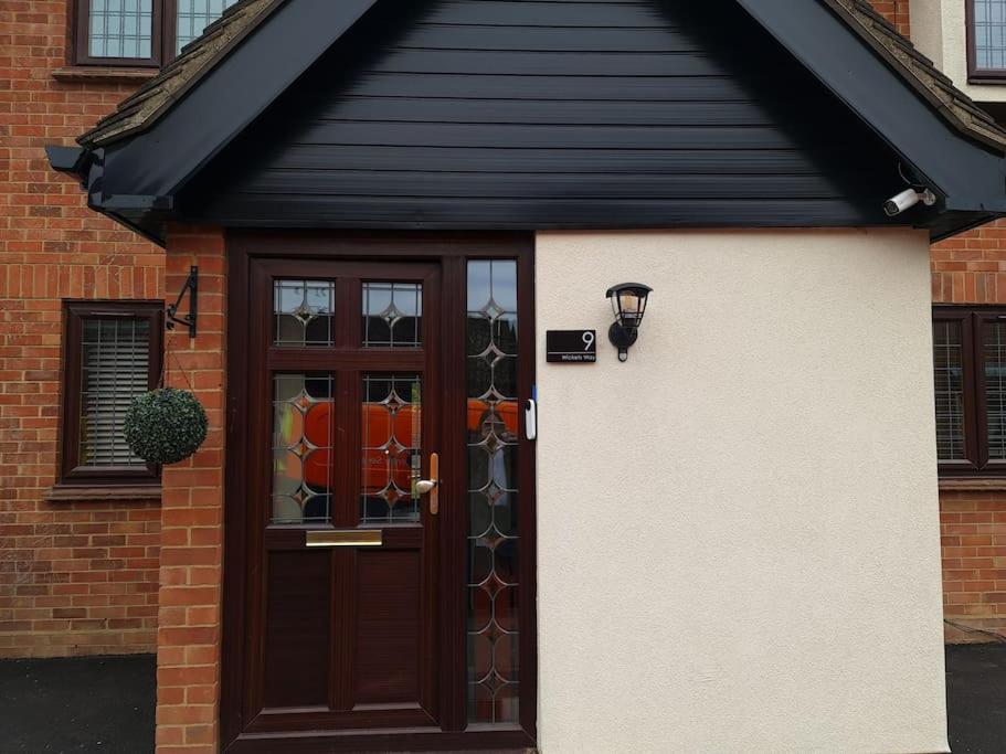 London Luxury 6 Bedroom Family House Sleeps 12 People Parking For 4 Cars Close To Tube. Chigwell Exterior foto